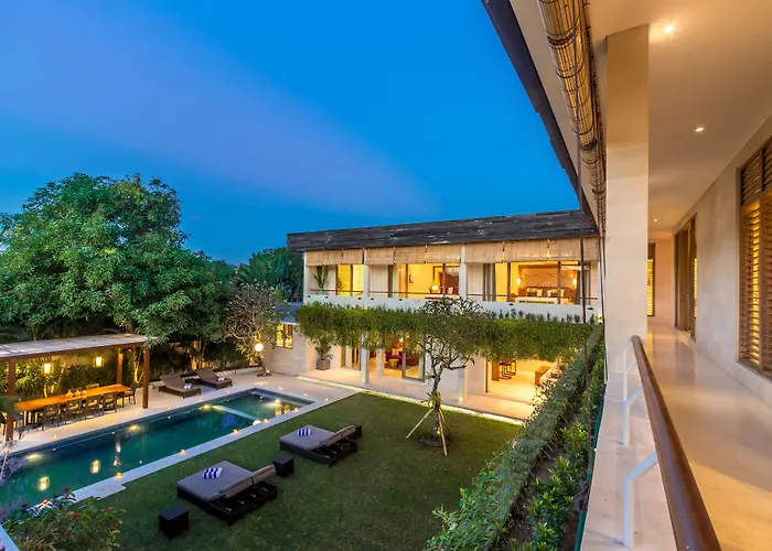 Villa Seriska Jimbaran - Spacious 5Br Private Pool Villa With Private Cook, Spa & Tour